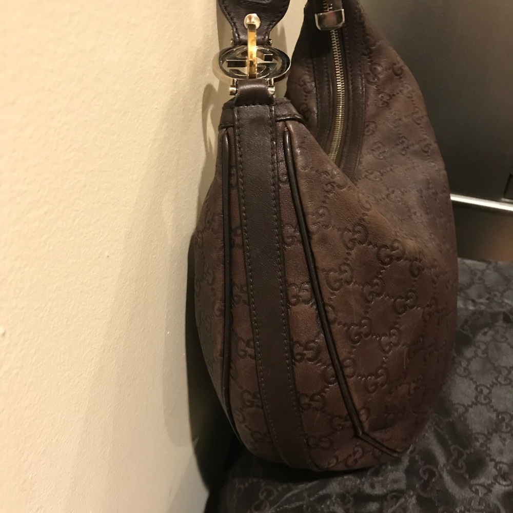 Gucci Bag Looks brand new you would love it!! - Picture 2 of 4